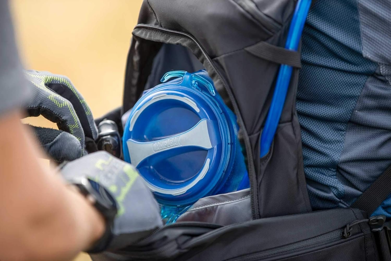 CamelBak Crux Water Reservoir Hydration Bladder 5 CamelBak Crux Water Reservoir Hydration Bladder - Image 5