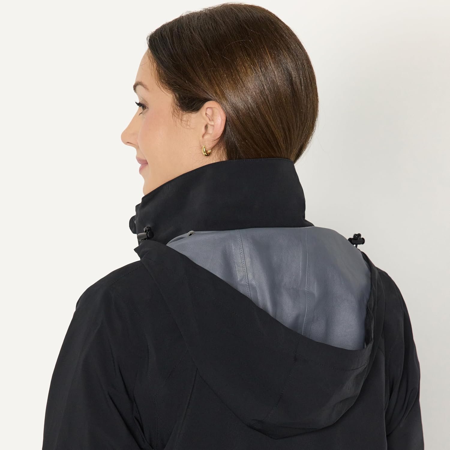 Amazon Essentials Women's Lightweight Waterproof Hooded Rain Jacket 5 Amazon Essentials Women's Lightweight Waterproof Hooded Rain Jacket - Image 5
